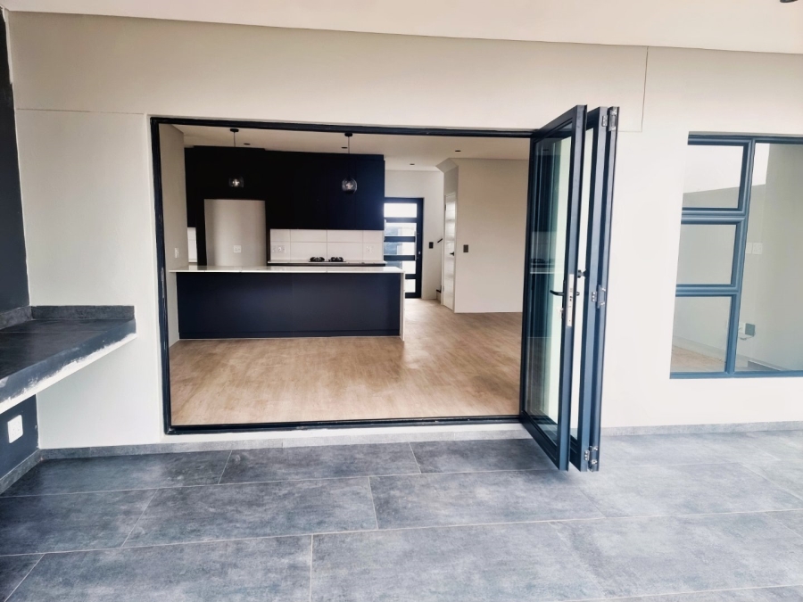 5 Bedroom Property for Sale in Sandown Western Cape